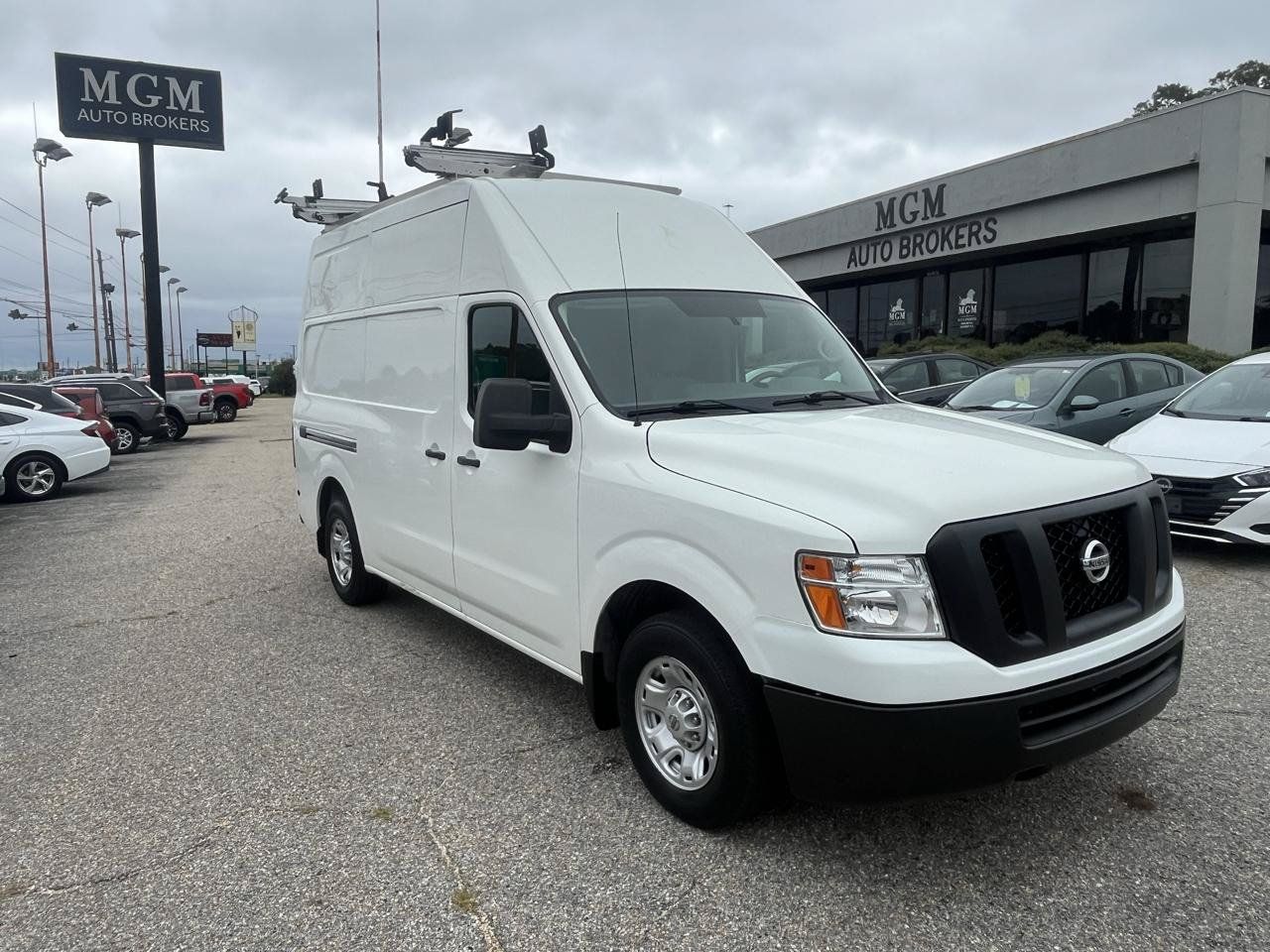 Used 2018 Nissan NV 2500 SV RWD image 2