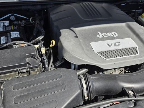 Used 2015 Jeep Wrangler Unlimited Rubicon w/ Connectivity Group AWD/4WD image 19