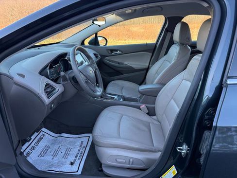 Used 2017 Chevrolet Cruze Premier image 11