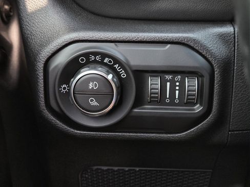 Certified 2020 Jeep Gladiator Overland AWD/4WD image 18