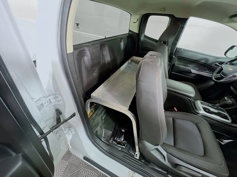 Used 2021 Chevrolet Colorado LT w/ Fleet Safety Package image 24