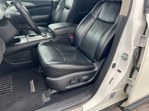 Used 2018 Nissan Pathfinder SL w/ Midnight Edition Package AWD/4WD image 15