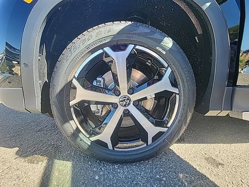 New 2025 Volkswagen Tiguan SE image 24