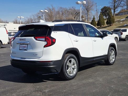 Used 2023 GMC Terrain SLE w/ Driver Convenience Package image 3