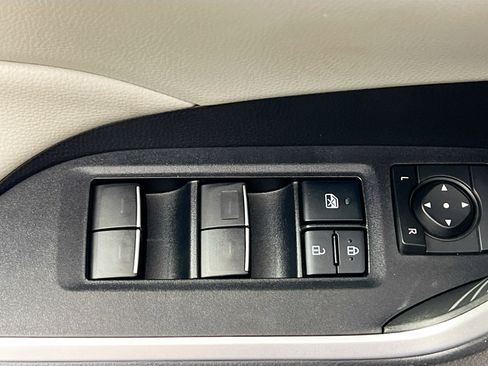 Used 2022 Toyota RAV4 XLE w/ Convenience Package image 16