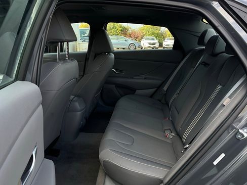 Used 2025 Hyundai Elantra SEL image 11