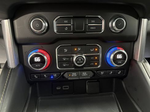 Used 2022 GMC Yukon SLT w/ SLT Premium Package AWD/4WD image 39