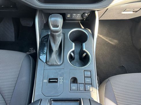 Used 2025 Toyota Highlander LE image 42