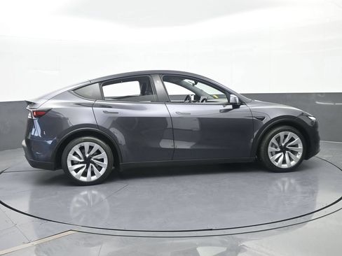 Used 2026 Tesla Model Y 2WD image 7