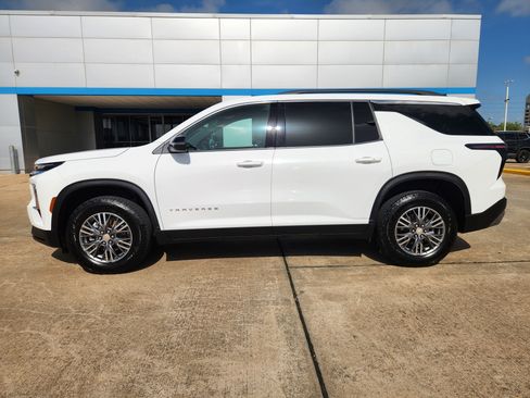 Certified 2025 Chevrolet Traverse LT FWD image 5