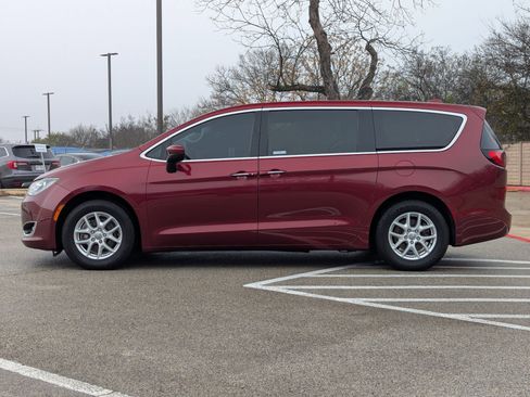 Used 2017 Chrysler Pacifica Touring Plus w/ Security Group image 7
