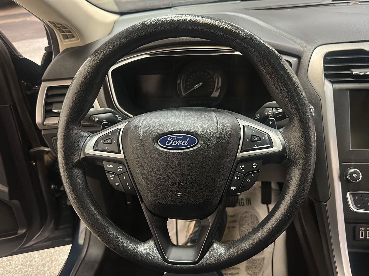 Used 2020 Ford Fusion SE AWD/4WD image 18