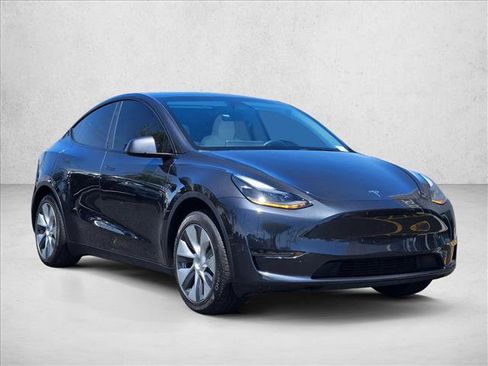 Used 2024 Tesla Model Y 2WD image 4