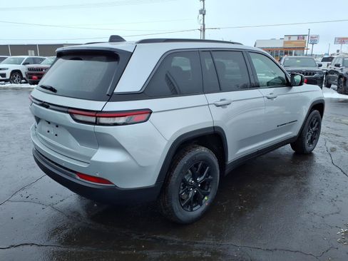 New 2026 Jeep Grand Cherokee Altitude image 2