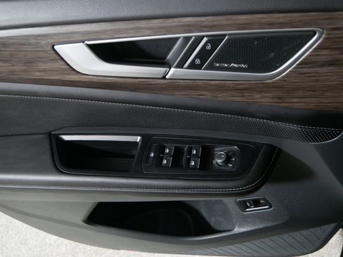 Certified 2024 Volkswagen Atlas SEL Premium R-Line image 19