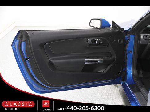 Used 2019 Ford Mustang Coupe w/ Equipment Group 101A RWD image 4