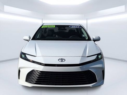 Used 2025 Toyota Camry LE FWD image 8