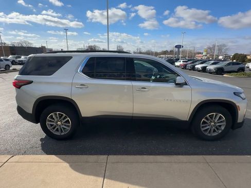 Used 2022 Chevrolet Traverse LT image 9