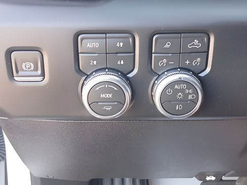 Used 2026 GMC Sierra 2500 AT4 w/ AT4 Premium Plus Package AWD/4WD image 24