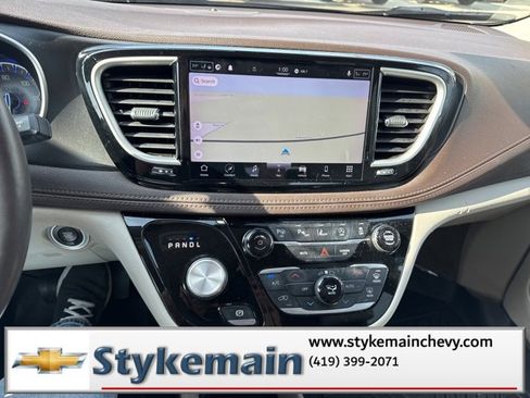 Used 2021 Chrysler Pacifica Touring-L w/ Uconnect Theater Family Group image 38