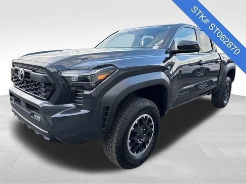 Used 2025 Toyota Tacoma TRD Off-Road image 3