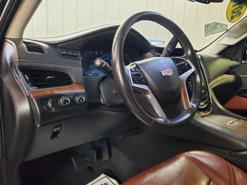 Used 2016 Cadillac Escalade Premium AWD/4WD image 22