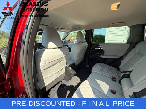 Used 2023 Mitsubishi Outlander SEL AWD/4WD image 36