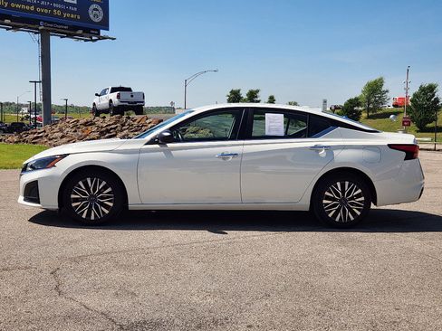Used 2025 Nissan Altima 2.5 SV image 4