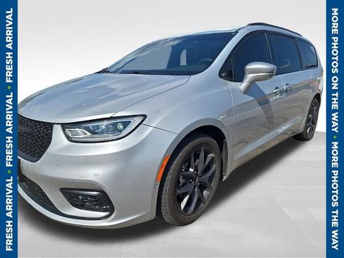Used 2022 Chrysler Pacifica Limited w/ S Appearance Package FWD image 1