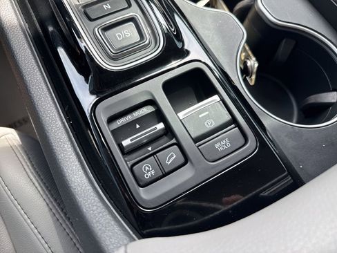 Certified 2023 Honda Pilot Touring image 24
