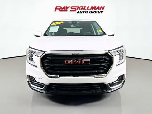 Used 2024 GMC Terrain SLE image 2