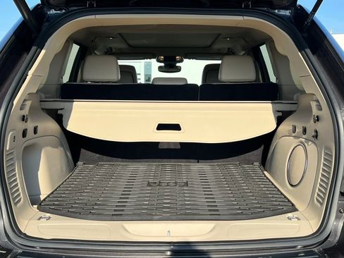 Used 2021 Jeep Grand Cherokee Limited w/ Luxury Group II image 38