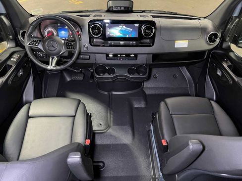 Used 2026 Mercedes-Benz Sprinter 2500 image 39