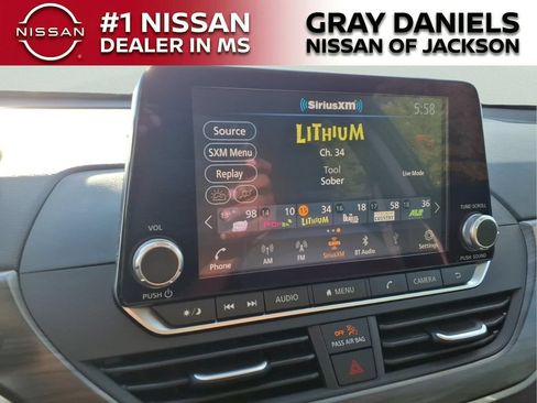 Certified 2025 Nissan Altima 2.5 SV FWD image 17