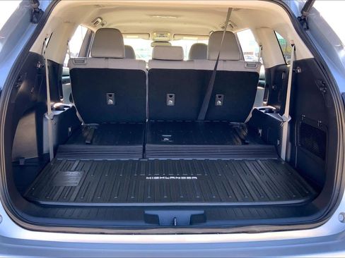 Used 2022 Toyota Highlander LE image 34