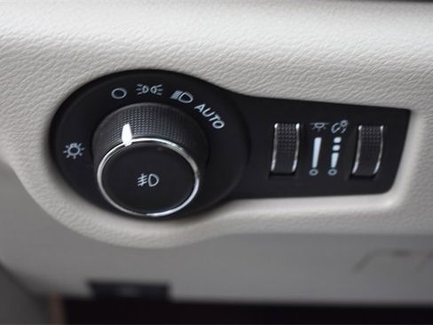 Used 2021 Chrysler Pacifica Limited image 27