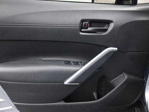 Used 2023 Toyota Corolla Cross LE image 12