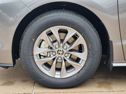 New 2026 Toyota Sienna XLE FWD image 8