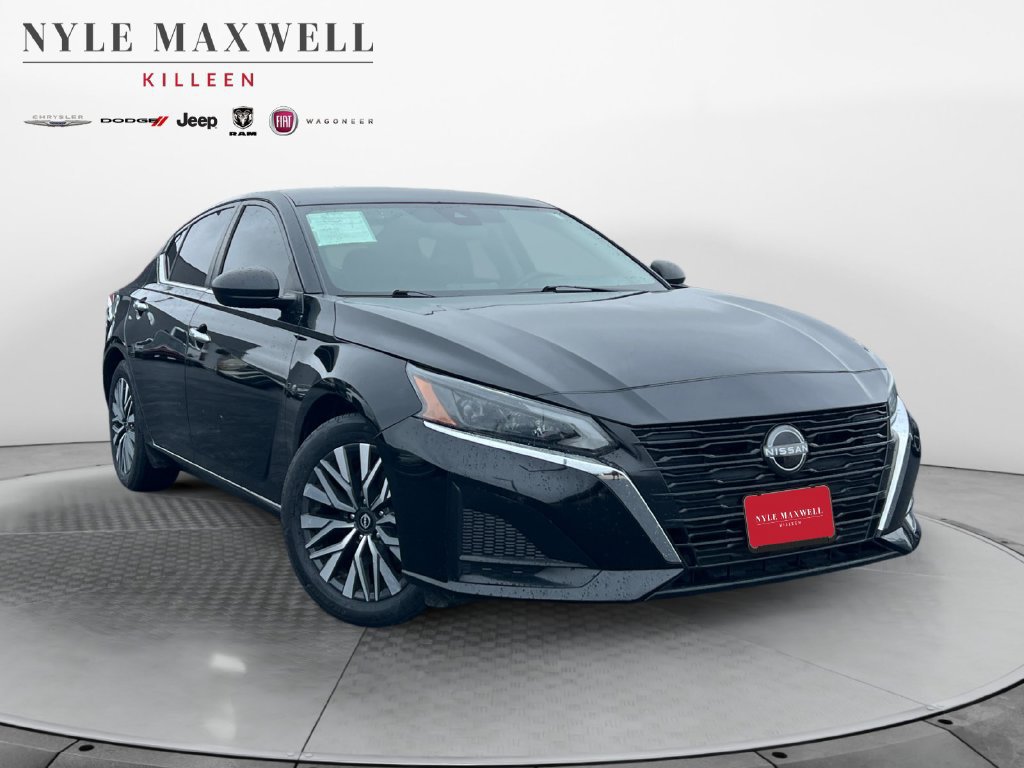 Used 2024 Nissan Altima 2.5 SV FWD image 2
