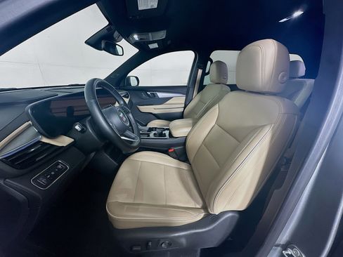 Used 2025 Buick Enclave Preferred image 13