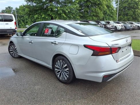 Certified 2024 Nissan Altima 2.5 SV image 17