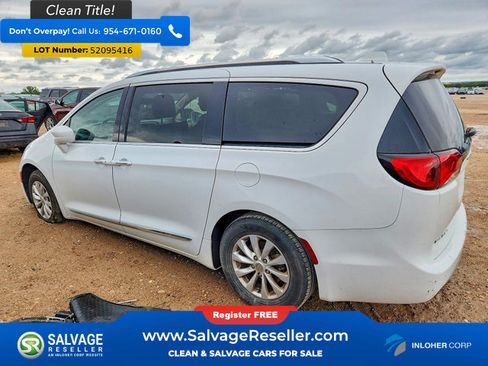 Used 2019 Chrysler Pacifica Touring-L FWD image 3