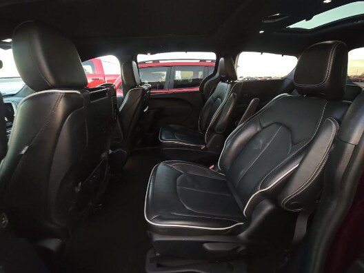 Used 2021 Chrysler Pacifica Limited w/ Uconnect Theater Family Group FWD image 17