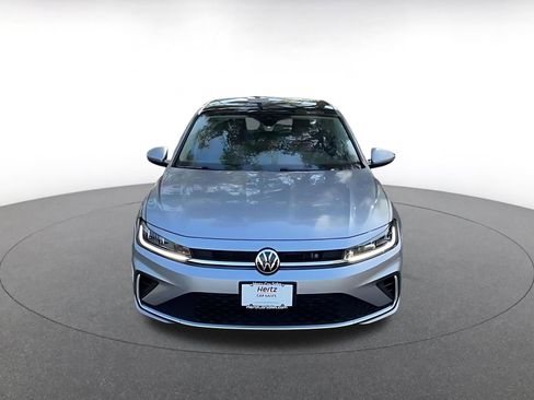 Used 2025 Volkswagen Jetta SE image 4