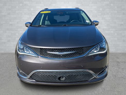 Used 2018 Chrysler Pacifica Limited w/ Advanced Safetytec Group image 3