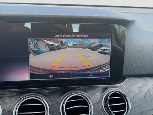 Used 2019 Mercedes-Benz E 300 4MATIC image 11