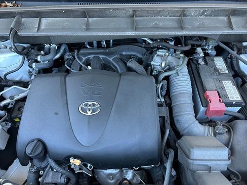 Used 2022 Toyota Highlander Limited image 11