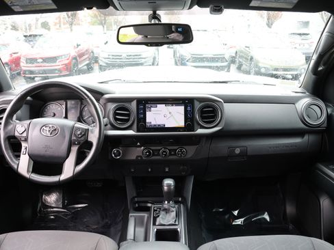 Used 2017 Toyota Tacoma TRD Sport image 15