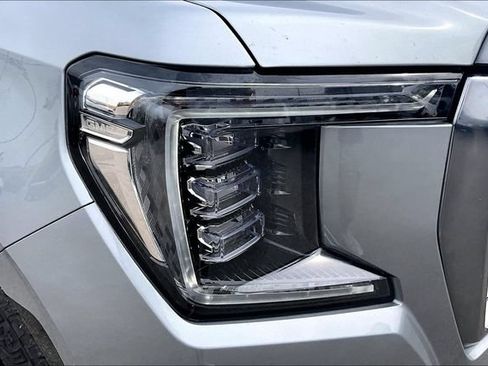 Used 2024 GMC Yukon AT4 w/ AT4 Premium Package AWD/4WD image 28