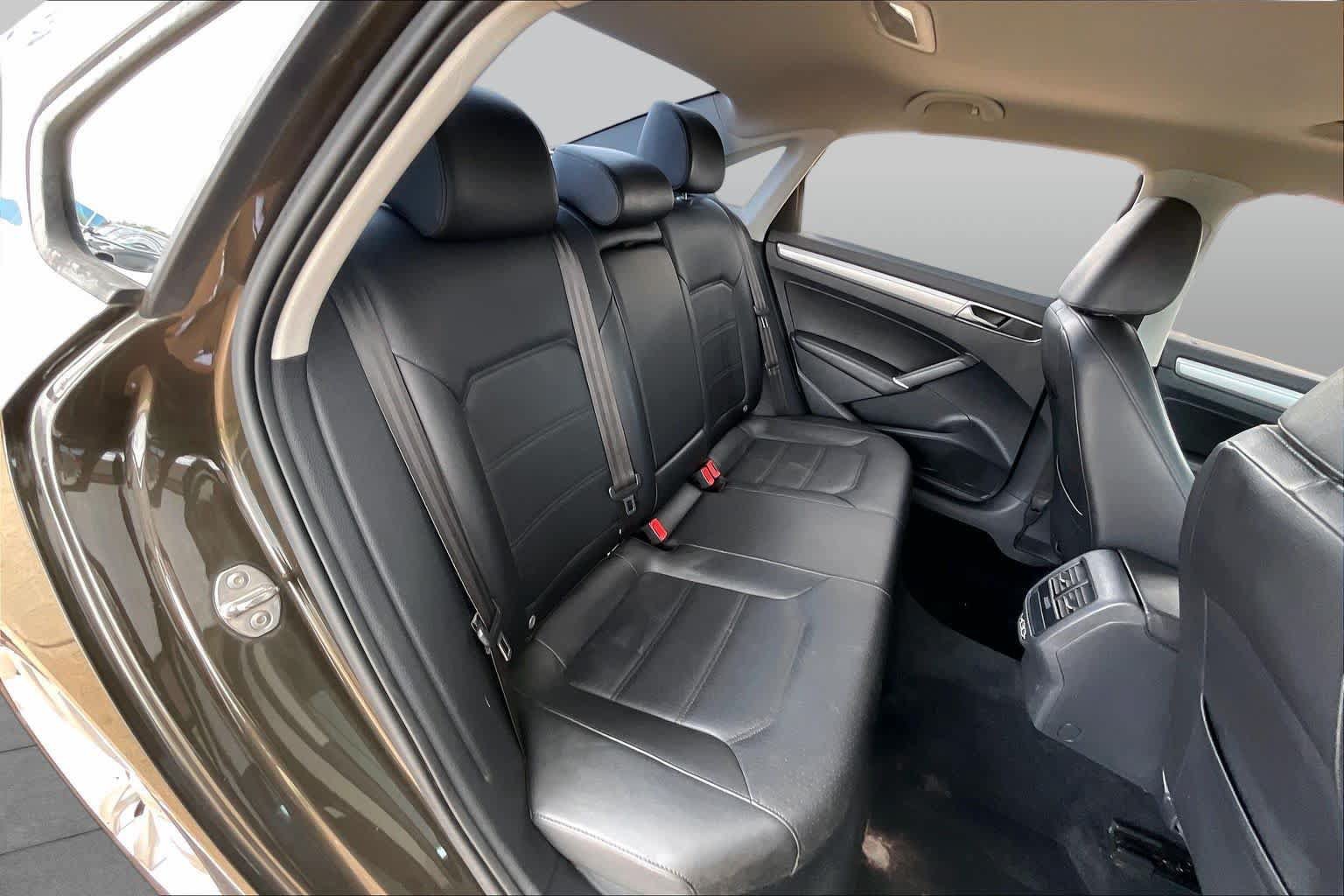 Used 2019 Volkswagen Passat 2.0T Wolfsburg w/ Wheels & Sunroof Package FWD image 20